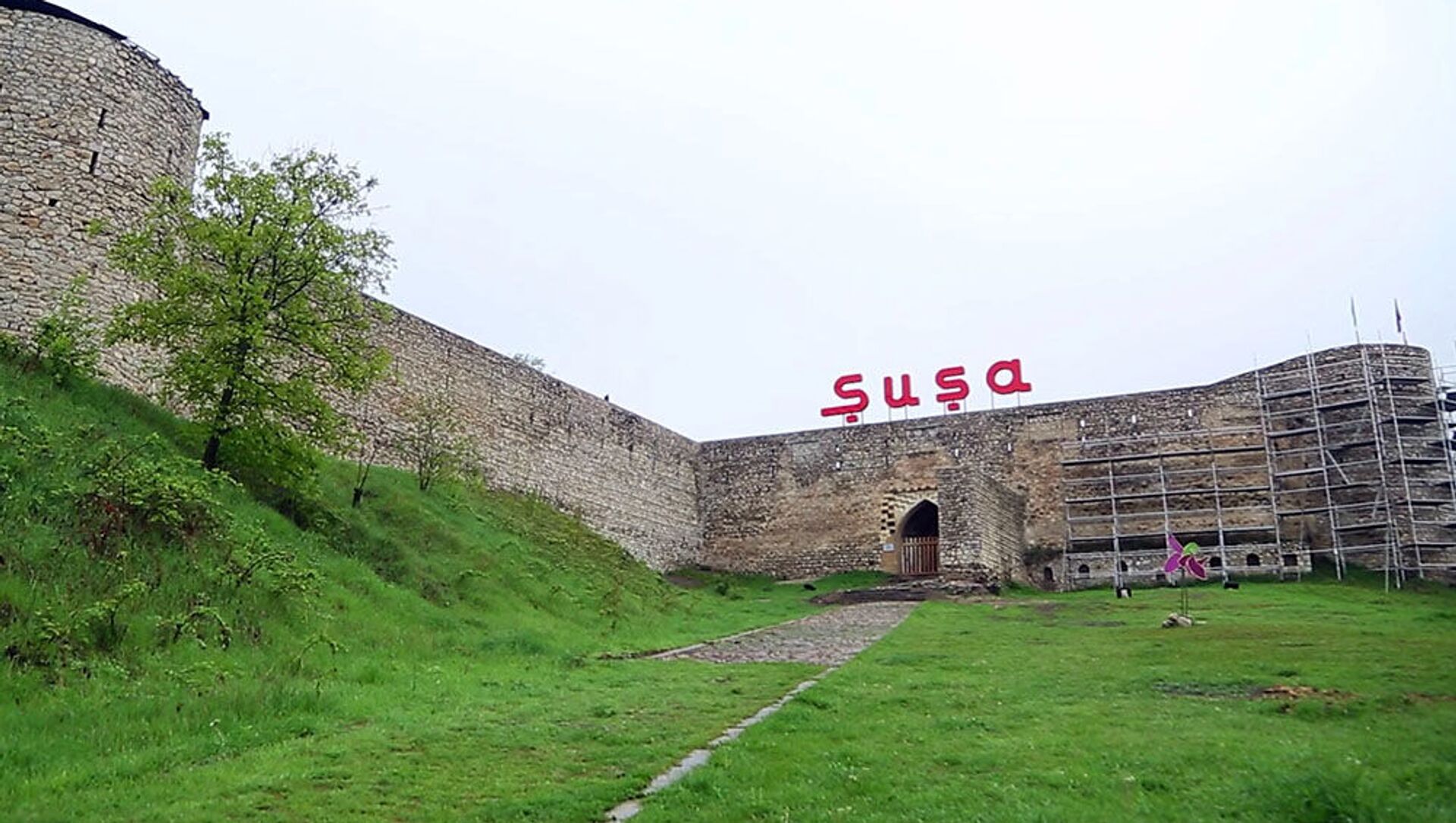 Крепостные стены в городе Шуша - Sputnik Азербайджан, 1920, 27.05.2021