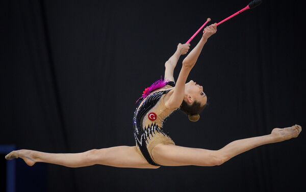 Турецкая гимнастка Нилгюн Сарыоглу на Кубке мира в Баку - Sputnik Азербайджан