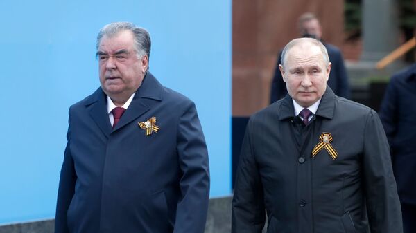 Rusiya prezidenti Vladimir Putin və Tacikistan prezidenti Emoməli Rəhmon - Sputnik Azərbaycan