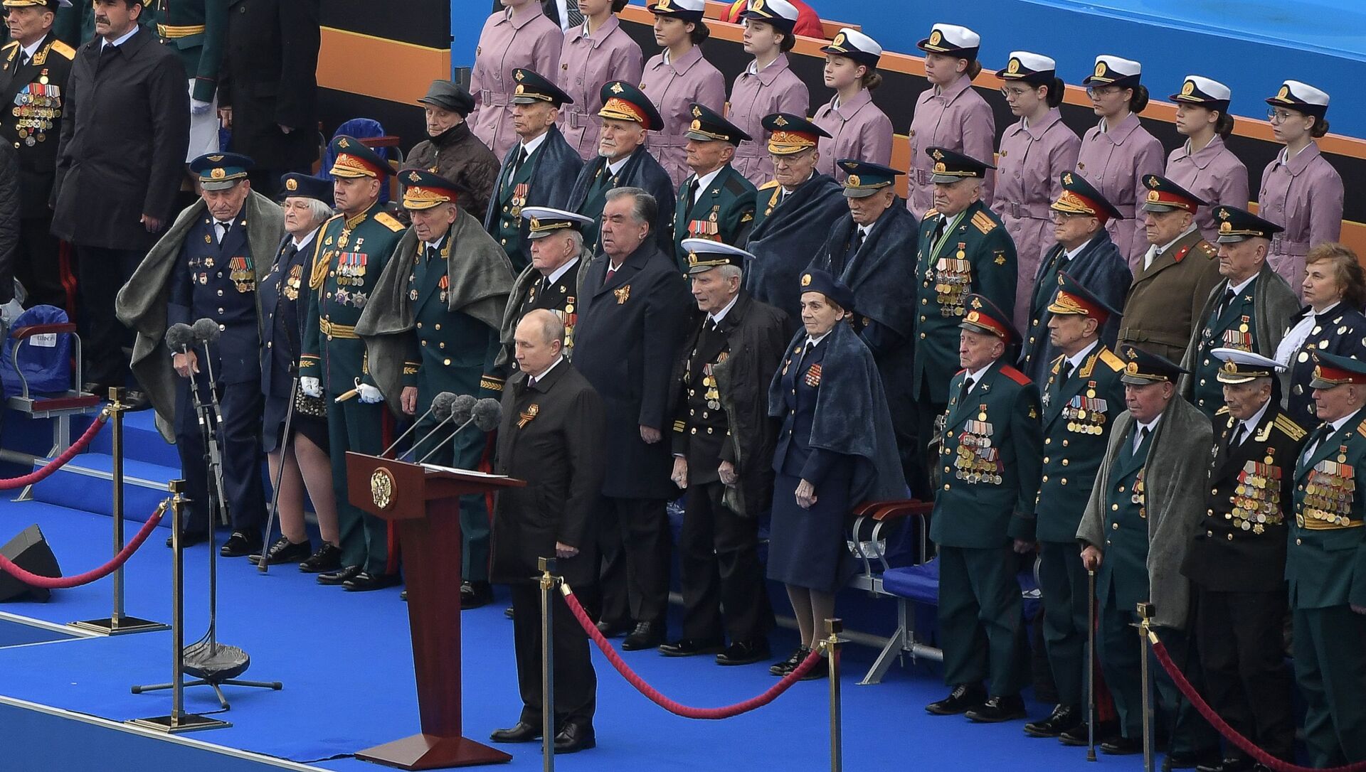 Президент РФ В. Путин на военном параде в честь 76-й годовщины Победы в ВОВ - Sputnik Азербайджан, 1920, 09.05.2021