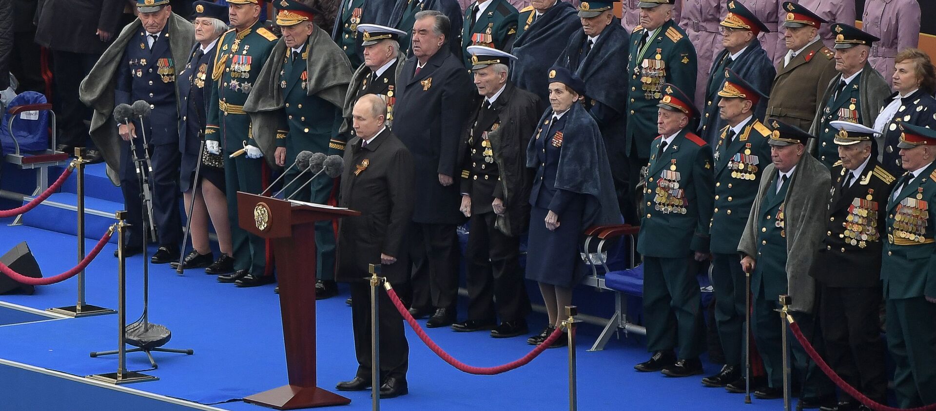 Президент РФ В. Путин на военном параде в честь 76-й годовщины Победы в ВОВ - Sputnik Азербайджан, 1920, 09.05.2021