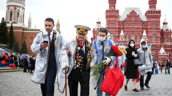 Ветеран ВОВ на параде Победы в Москве, фото из архива - Sputnik Азербайджан