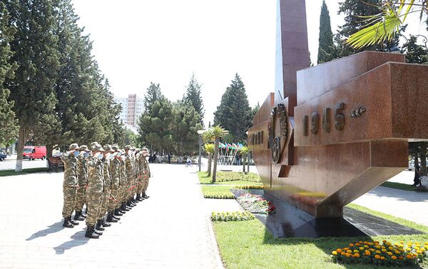 В Азербайджанской Армии проведены мероприятия по случаю 76-й годовщины Победы - Sputnik Азербайджан