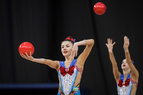 Команда сборной Узбекистана по художественной гимнастике - Sputnik Azərbaycan