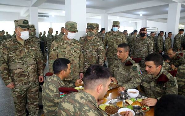 Министр обороны Закир Гасанов посетил подразделения, дислоцированные в Карабахе - Sputnik Азербайджан