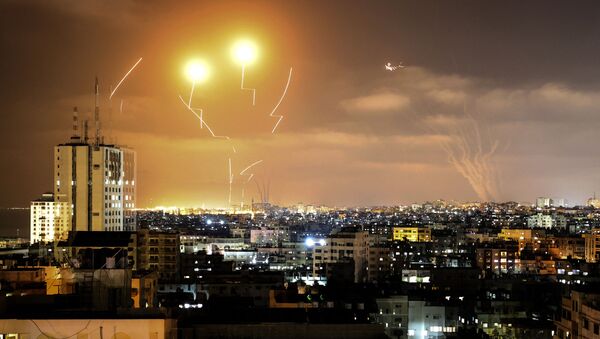 Ракеты, выпущенные в сторону Израиля из города Газа - Sputnik Azərbaycan