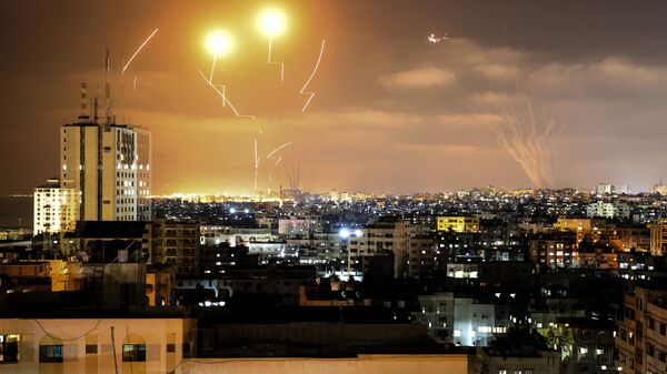 Ракеты, выпущенные в сторону Израиля из города Газа - Sputnik Азербайджан