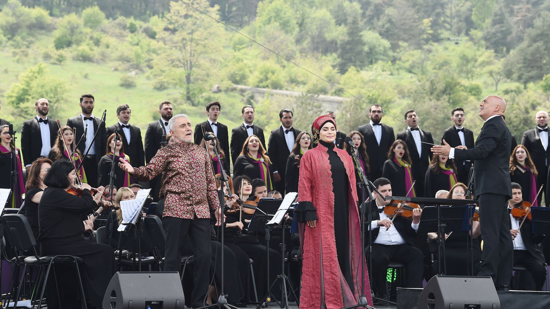 На сцене фестиваля «Харыбюльбюль» в Шуше, 13 мая 2021 года - Sputnik Азербайджан, 1920, 13.05.2021