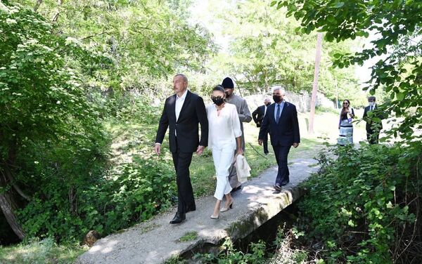 Президент Ильхам Алиев и Первая леди Мехрибан Алиева посетили церковь Святого Елисея «Чотари» - Sputnik Азербайджан