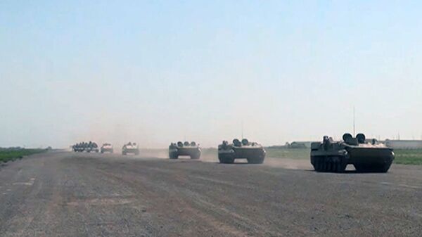 Ракетные и артиллерийские подразделения выдвигаются по обозначенным маршрутам - Sputnik Азербайджан