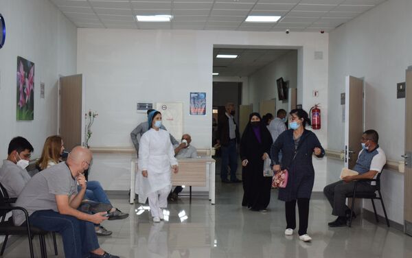Жители Баку на вакцинации против коронавируса в поликлинике номер 2 в Сабаильском районе  - Sputnik Азербайджан