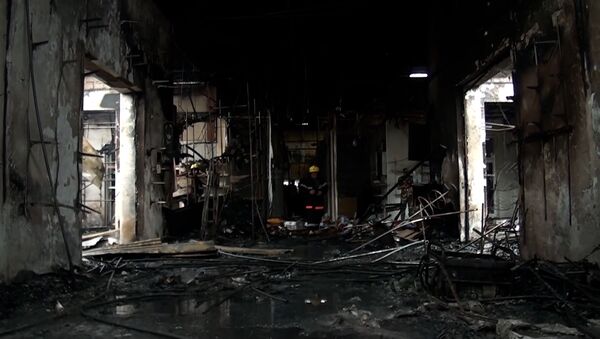 Почти дотла: как тушили пожар на рынке в Барде - видео - Sputnik Азербайджан