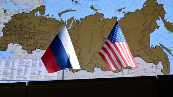Государственные флаги России и США - Sputnik Azərbaycan