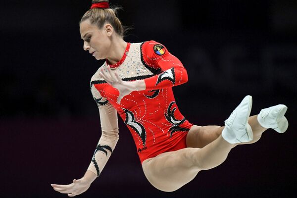 Динса Сандра (Румыния) на чемпионате мира по аэробной гимнастике в Баку - Sputnik Азербайджан