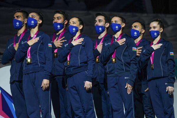 Команда Азербайджана в программе аэродэнс на церемонии награждения победителей ЧМ по аэробной гимнастике в Баку - Sputnik Азербайджан