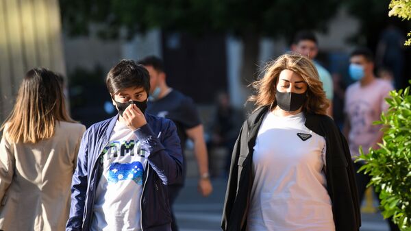 Люди в медицинских масках в Баку, фото из архива - Sputnik Азербайджан