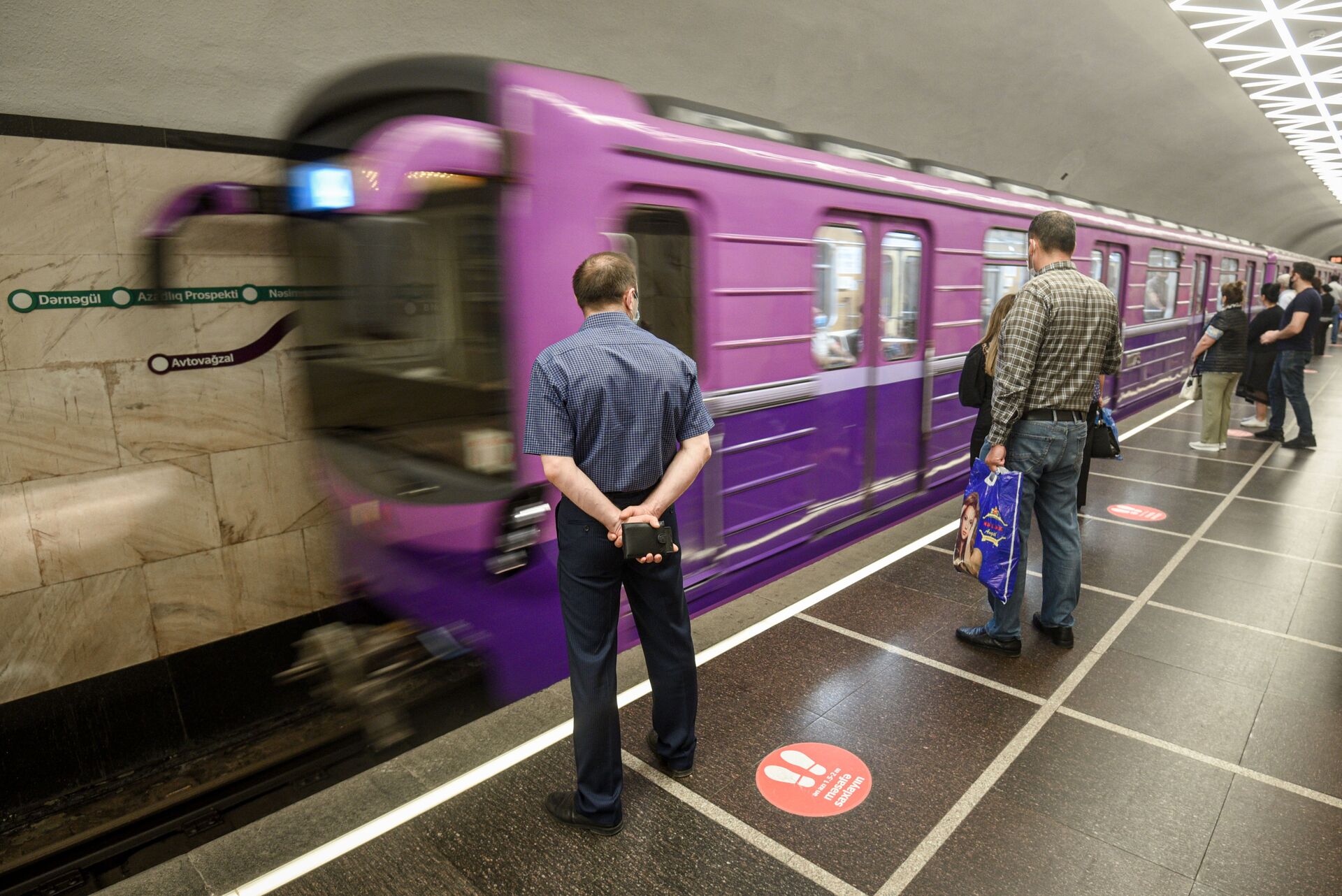 Bakıda metro faliyyətini bərpa edib, 31 may 2021-ci il - Sputnik Azərbaycan, 1920, 07.11.2024