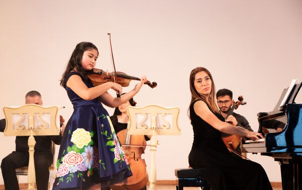 Концерт в связи с Международным днем детей в Азербайджанской государственной академической филармонии  - Sputnik Азербайджан