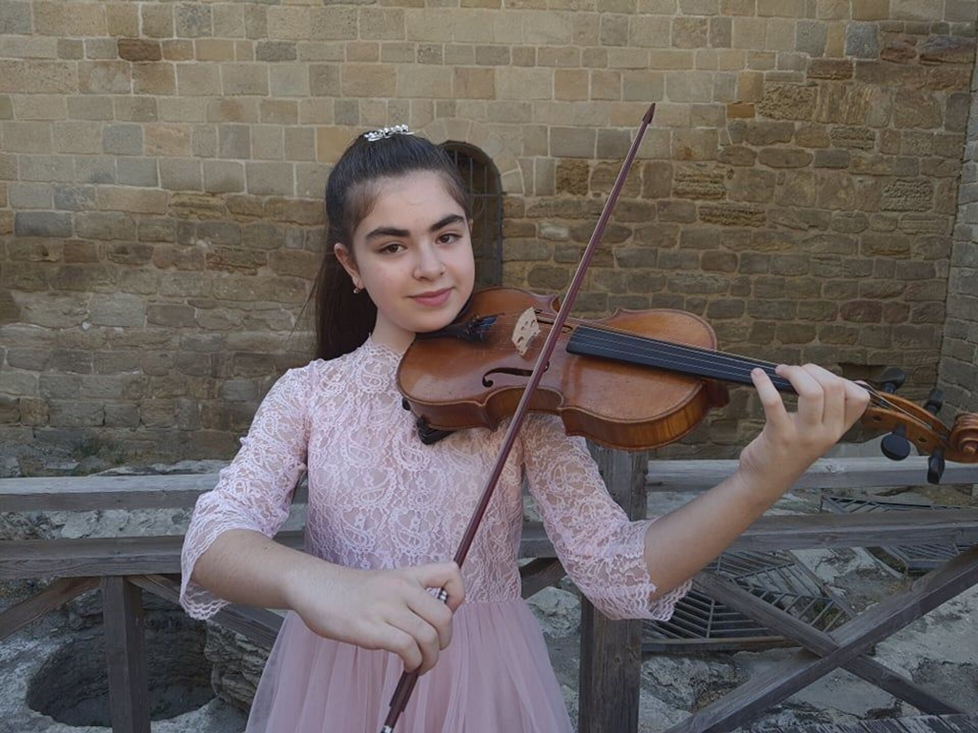 Концерт под открытым небом: юные таланты открыли фестиваль Симург - Sputnik Азербайджан, 1920, 02.06.2021