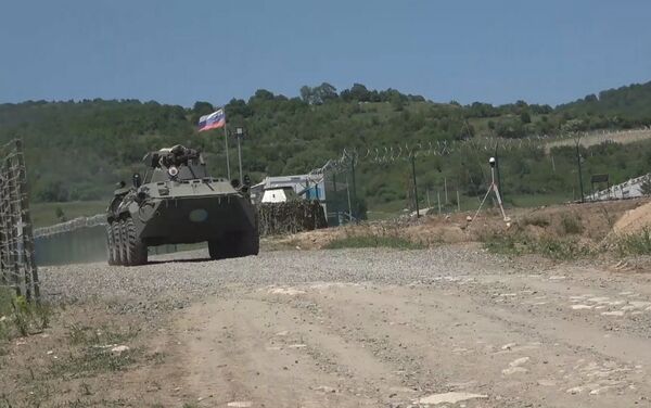Тренировка  российских миротворцев по обороне наблюдательного поста в Карабахе - Sputnik Азербайджан