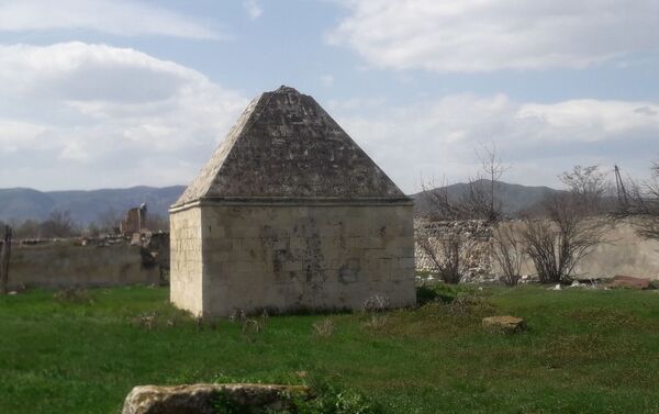 За почти 30 лет оккупации все эти памятники подверглись варварскому разрушению - Sputnik Азербайджан