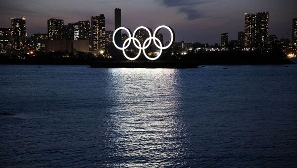 Монумент из пяти олимпийских колец, построенный к планировавшейся на лето 2020 года Олимпиаде в Японии, фото из архива - Sputnik Azərbaycan