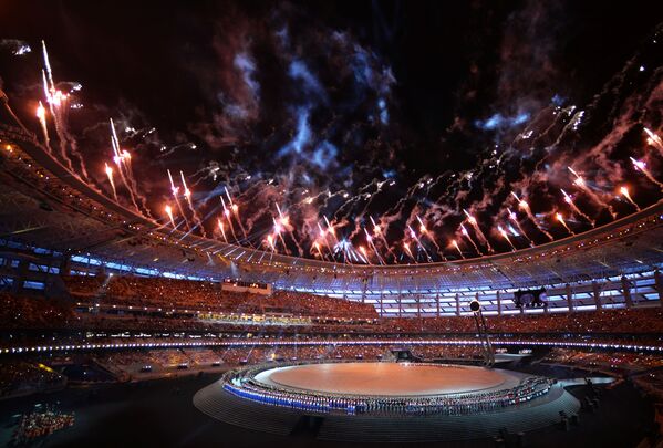 Салют над стадионом на церемонии открытия I Европейских игр в Баку - Sputnik Azərbaycan