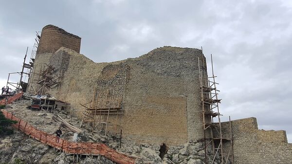 Восстановительно-консервационные работы памятника Чыраг-гала - Sputnik Азербайджан