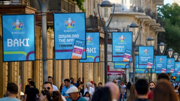 Баннеры с символикой чемпионата Европы по футболу ЕВРО-2020 в Баку - Sputnik Азербайджан