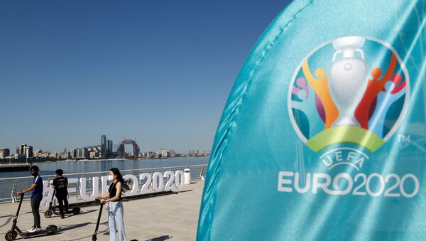 Уличная инсталляция чемпионата Европы по футболу ЕВРО-2020 в Баку - Sputnik Азербайджан
