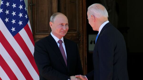 Встреча президентов России и США Владимира Путина и Джо Байдена в вилле Ла-Гранж в Женеве, 16 июня 2021 года - Sputnik Azərbaycan