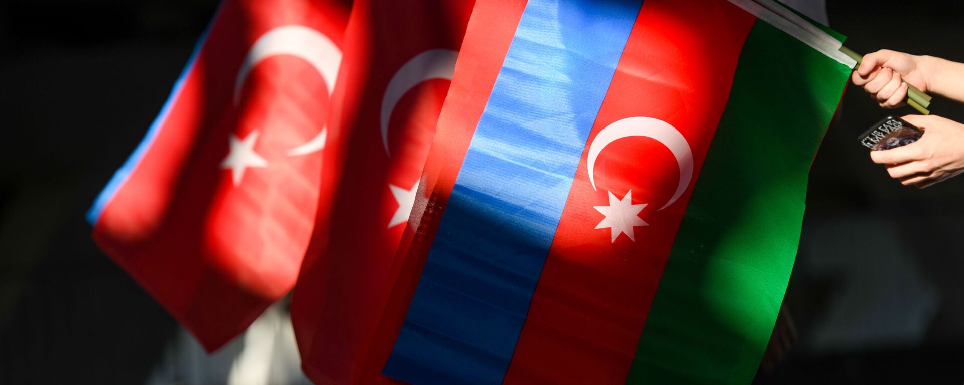 Флаги Азербайджана и Турции - Sputnik Азербайджан, 1920, 29.10.2021