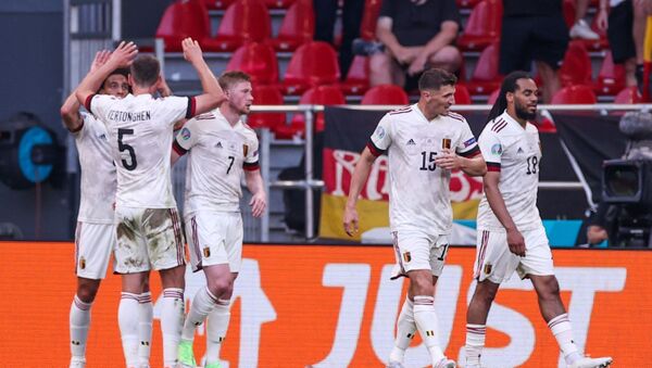 Футболисты сборной Бельгии радуются забитому голу - Sputnik Azərbaycan