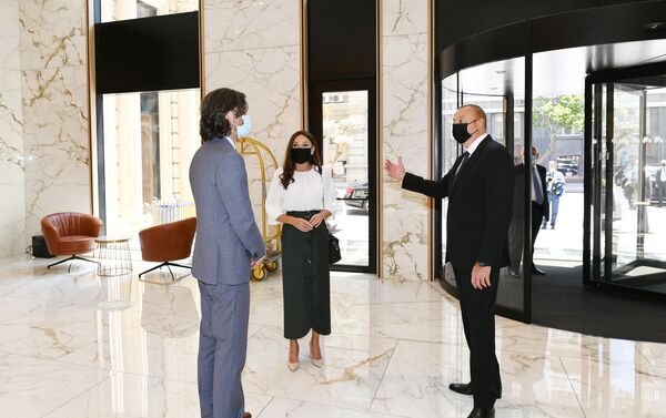 Президент Ильхам Алиев и Первая леди Мехрибан Алиева на открытии в Баку отеля Intercontinental - Sputnik Азербайджан