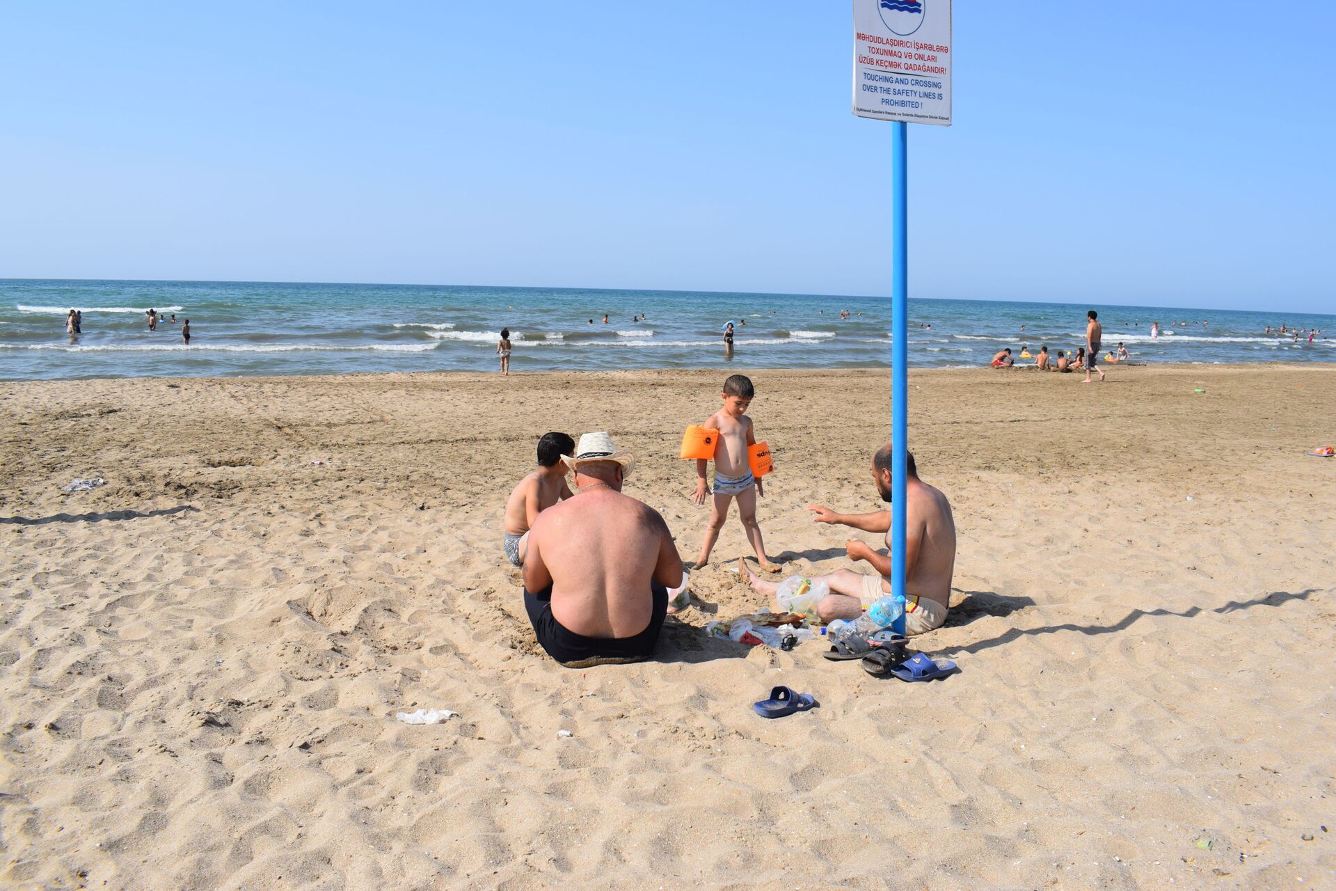 Частный беспредел: цены на пляжах Абшерона отбивают желание плавать и загорать - Sputnik Азербайджан, 1920, 04.07.2021
