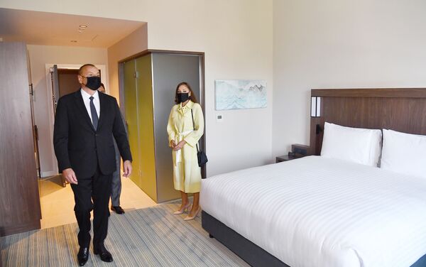 Президент Ильхам Алиев и Первая леди Мехрибан Алиева приняли участие в открытии отеля Courtyard by Marriott Baku - Sputnik Азербайджан