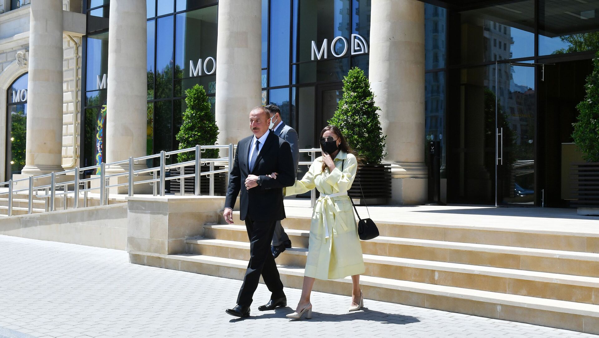 Президент Ильхам Алиев и Первая леди Мехрибан Алиева приняли участие в открытии отеля Courtyard by Marriott Baku - Sputnik Азербайджан, 1920, 29.06.2021