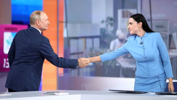 Прямая линия с президентом РФ Владимиром Путиным - Sputnik Азербайджан