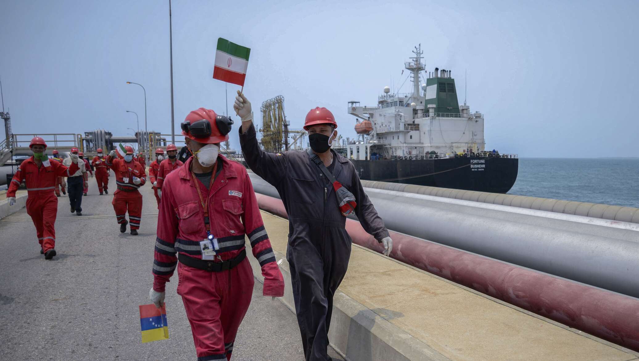 Иран находится под санкциями. Иран танкер. Иран нефть. Нефтяной танкер. Нефтегазовая промышленность в Иране.