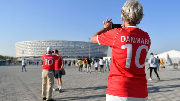 Болельщики сборной Дании возле стадиона ЕВРО-2020 в Баку - Sputnik Azərbaycan