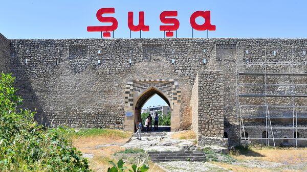 Вид на крепостные стены в Шуше - Sputnik Азербайджан