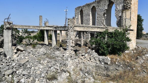 Разрушенное здание в Агдаме - Sputnik Азербайджан