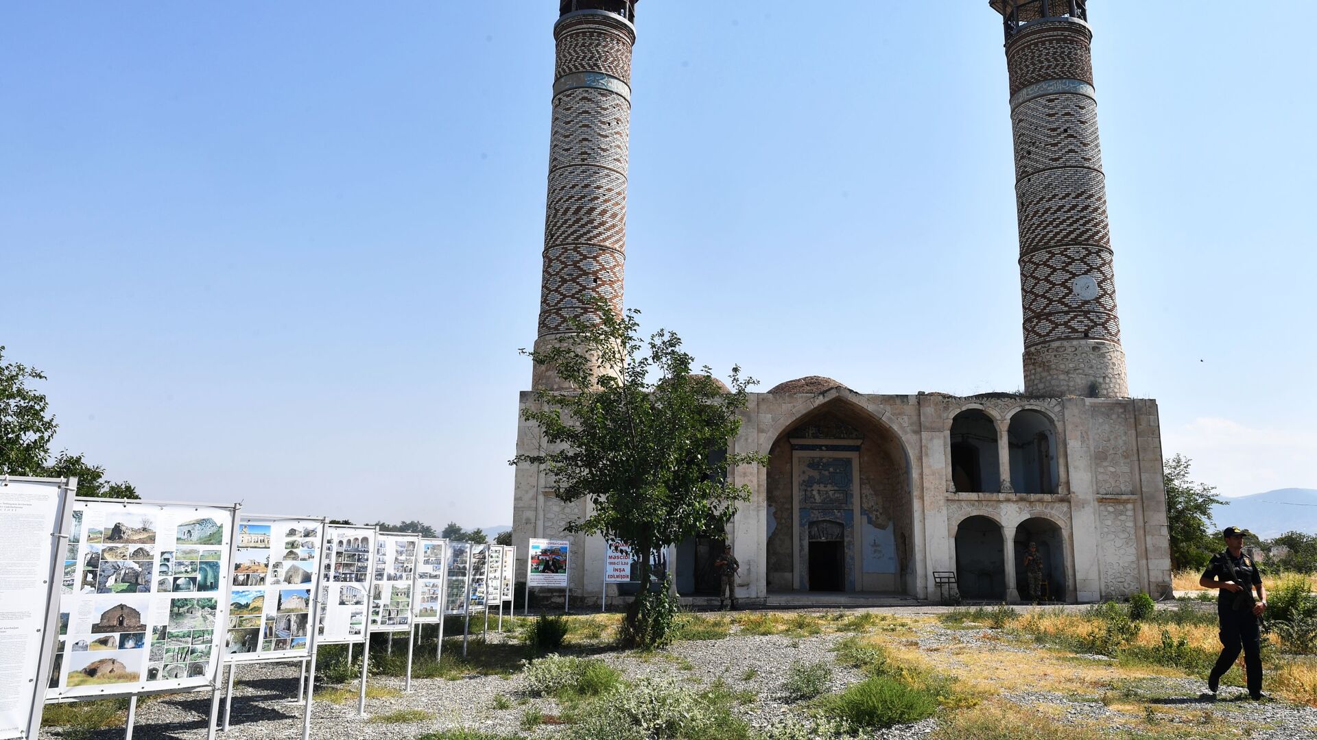 Мечеть Джума в разрушенном городе Агдам. - Sputnik Азербайджан, 1920, 14.08.2021
