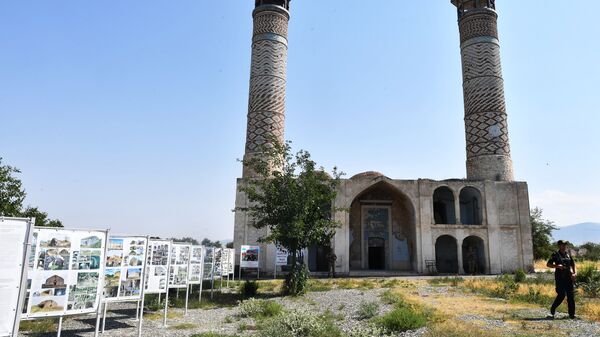 Мечеть Джума в разрушенном городе Агдам. - Sputnik Азербайджан