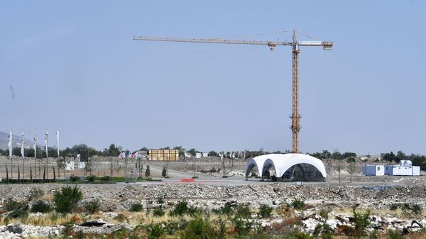 Строительный кран в Агдамском районе, фото из архива - Sputnik Азербайджан