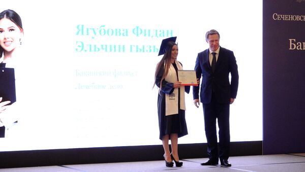 Мурашко вручил дипломы самому яркому выпуску медиков в Баку - Sputnik Азербайджан