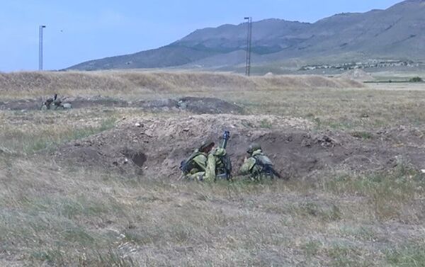 Занятия по боевой подготовке российских миротворцев в Карабахе  - Sputnik Азербайджан