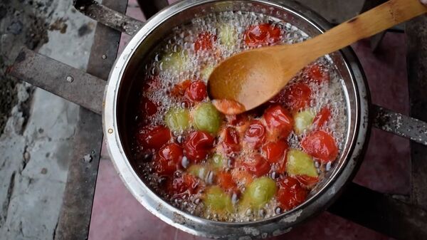 Туриченко удивлен овощным вареньем в Баку – рецепт лакомства из помидоров - Sputnik Азербайджан