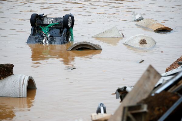 Последствия вызванного сильными дождями наводнения в Эрфтштадте, Германия - Sputnik Азербайджан