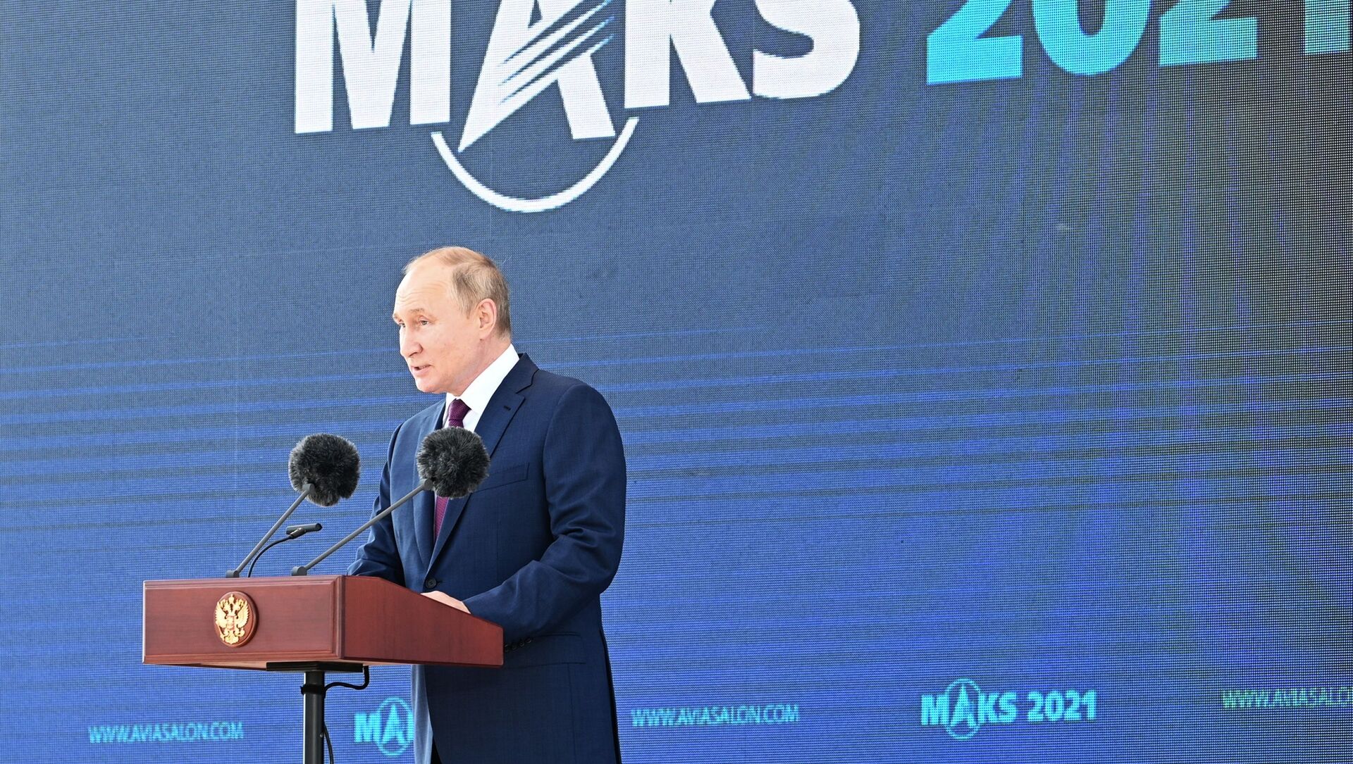 Rusiya prezidenti Vladimir Putin MAKS-2021 aviasalounun açlışında, 20 iyul 2021-ci il - Sputnik Азербайджан, 1920, 20.07.2021